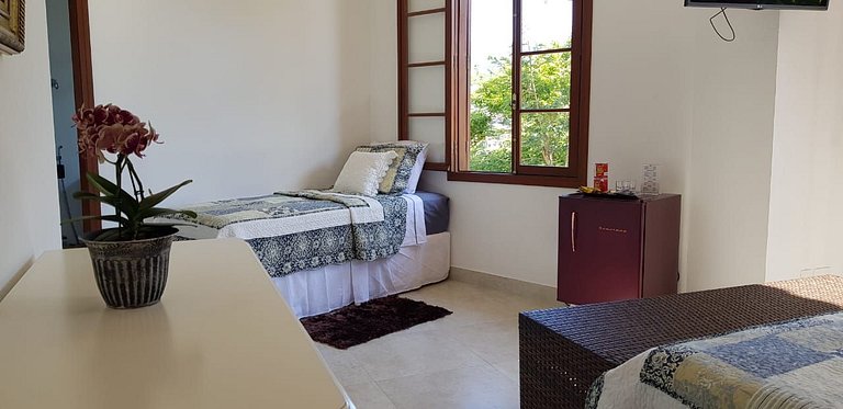 Suíte 01 - Piso Superior com Vista Mar e Montanha