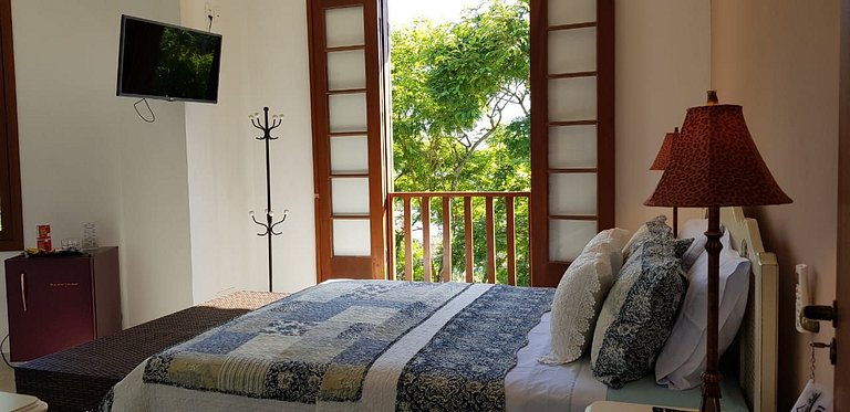 Suíte 01 - Piso Superior com Vista Mar e Montanha