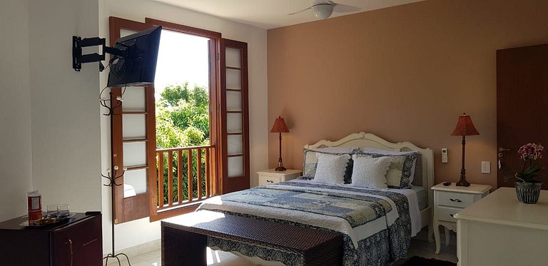 Suíte 01 - Piso Superior com Vista Mar e Montanha