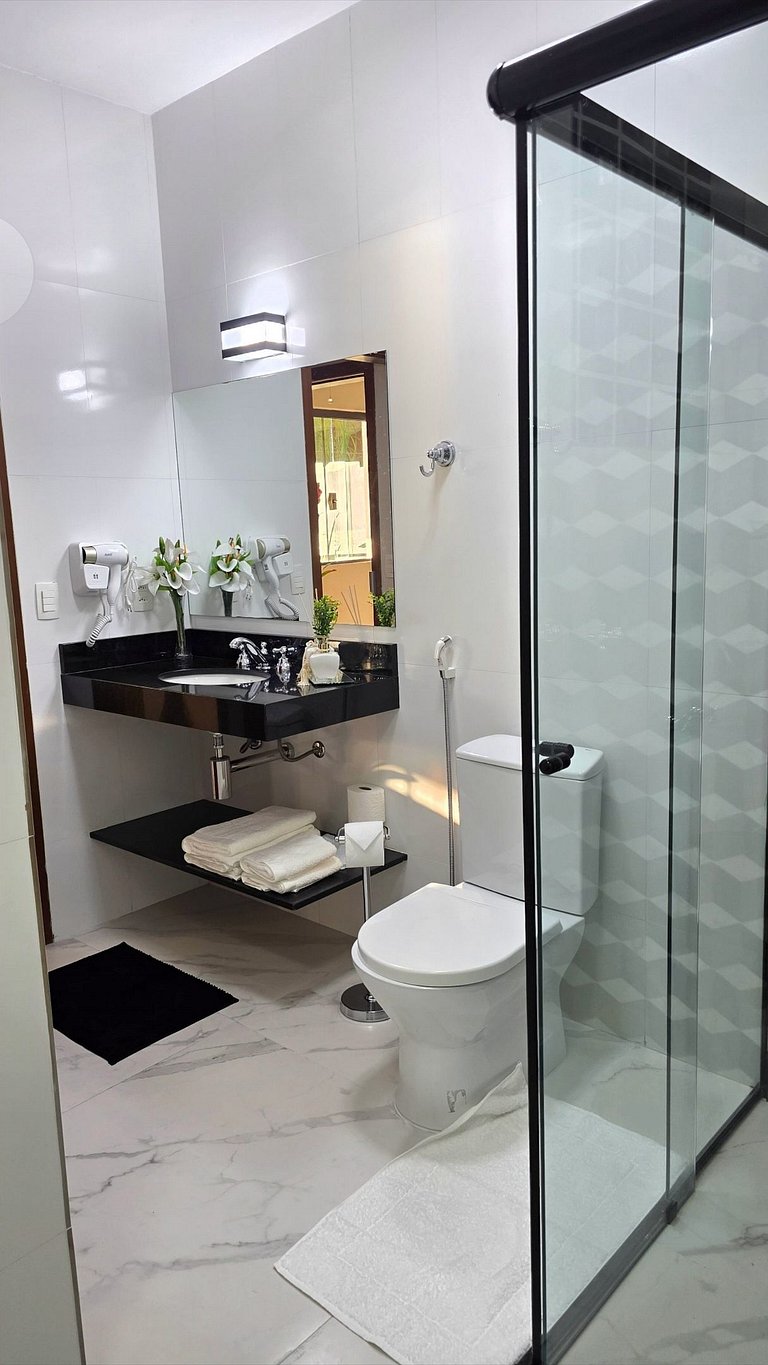 Suíte 03 - Piso Térreo com Varanda Vista 180°