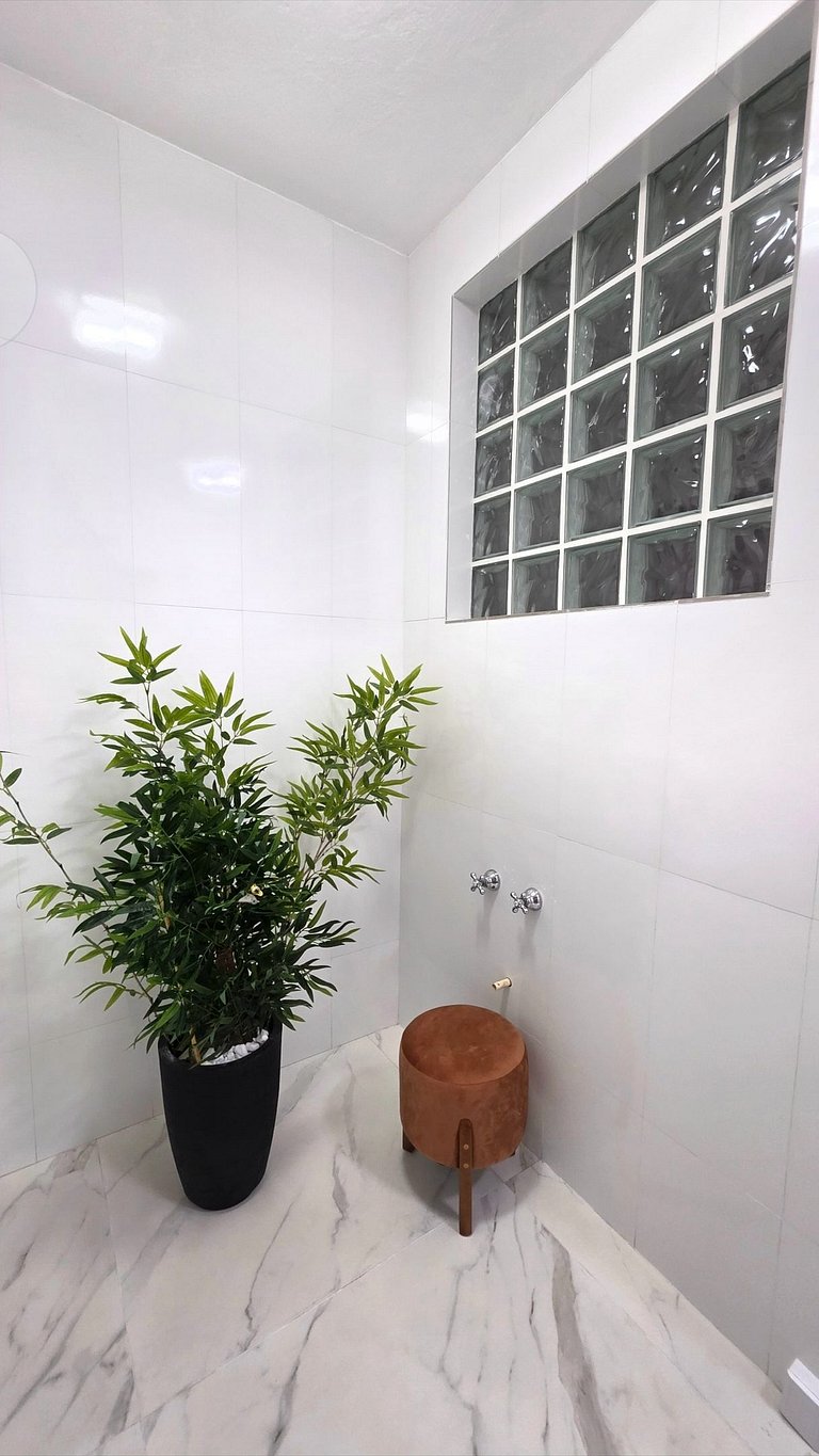 Suíte 03 - Piso Térreo com Varanda Vista 180°