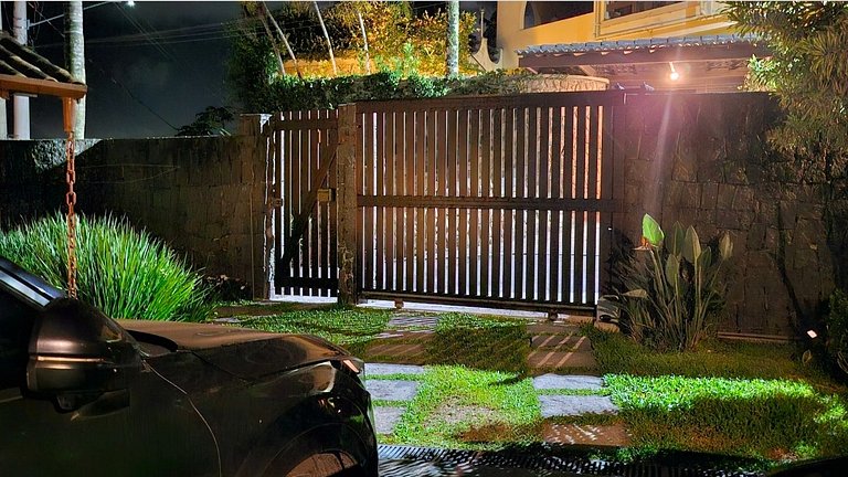 Suíte 01 - Piso Superior com Vista Mar e Montanha