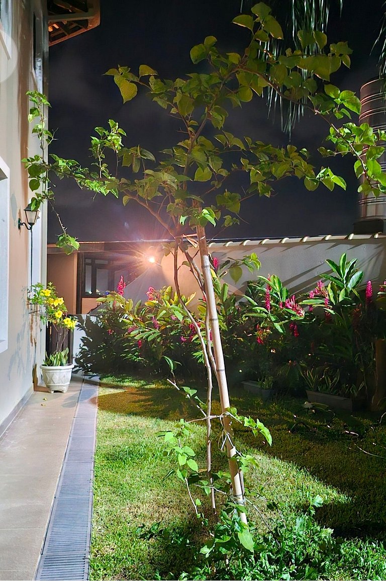 Suíte 01 - Piso Superior com Vista Mar e Montanha