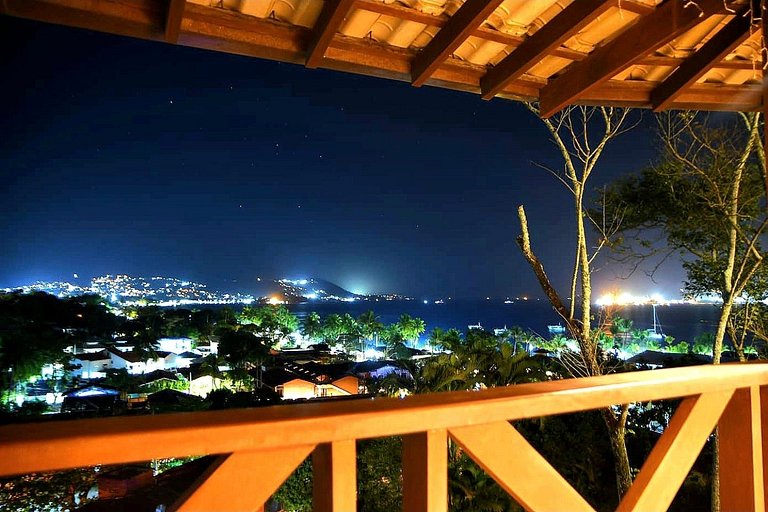 Suíte 01 - Piso Superior com Vista Mar e Montanha