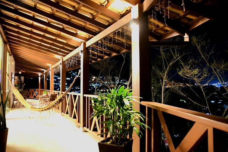 Suíte 01 - Piso Superior com Vista Mar e Montanha