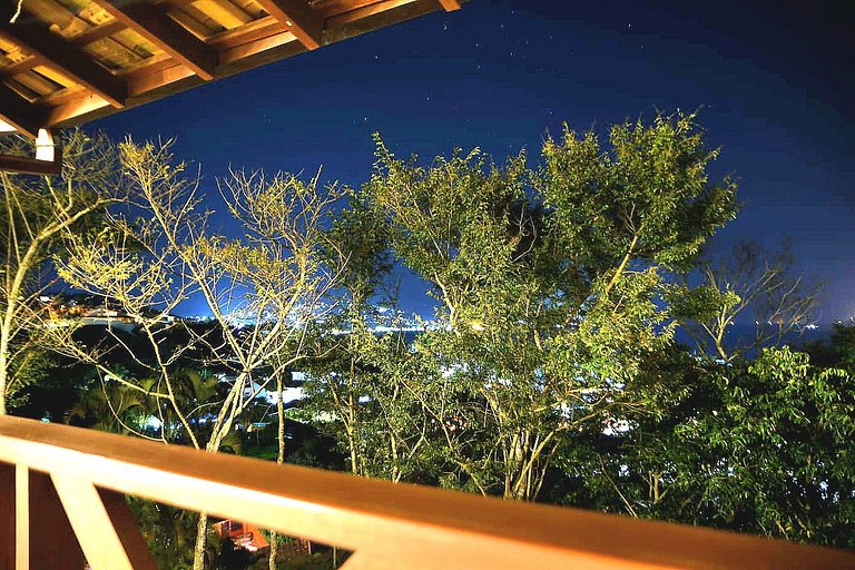 Suíte 01 - Piso Superior com Vista Mar e Montanha