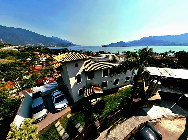 Suíte 01 - Piso Superior com Vista Mar e Montanha