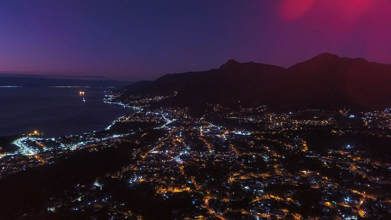 Suíte 01 - Piso Superior com Vista Mar e Montanha