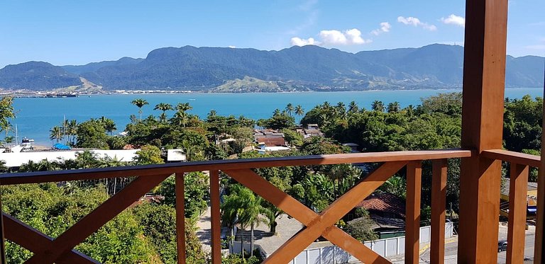 Suíte 01 - Piso Superior com Vista Mar e Montanha