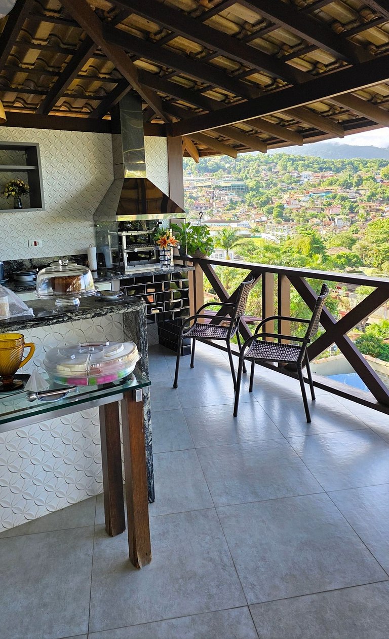 Suíte 01 - Piso Superior com Vista Mar e Montanha