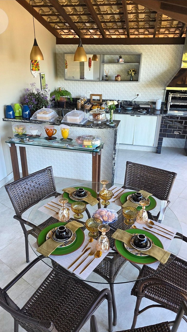 Suíte 01 - Piso Superior com Vista Mar e Montanha