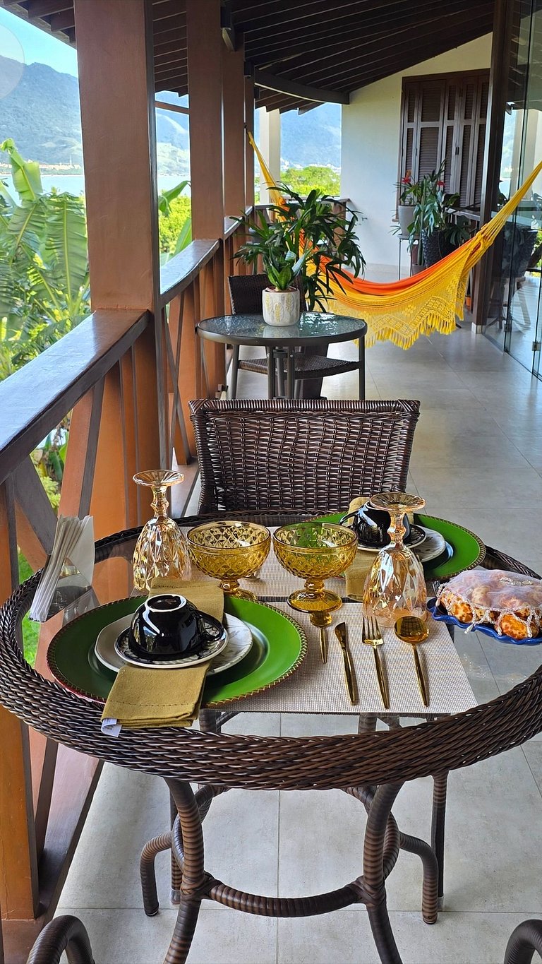 Suíte 01 - Piso Superior com Vista Mar e Montanha