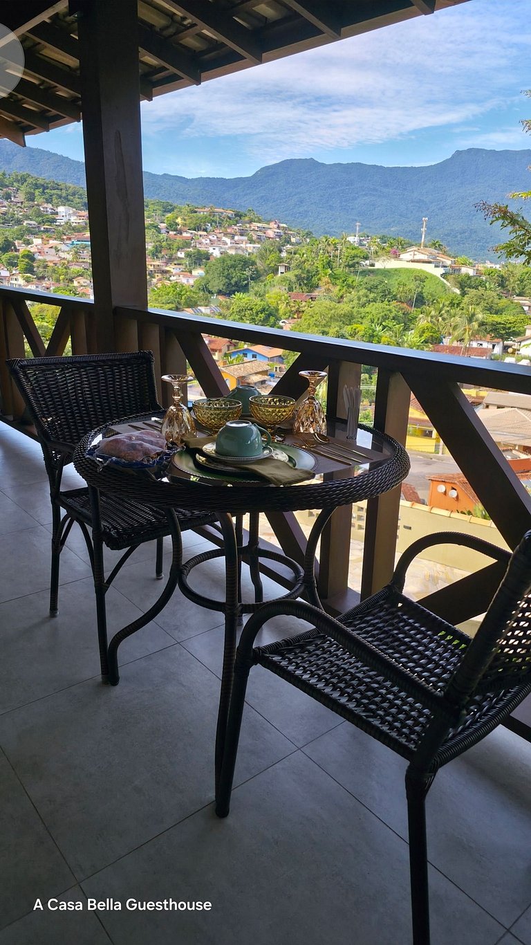 Suíte 01 - Piso Superior com Vista Mar e Montanha