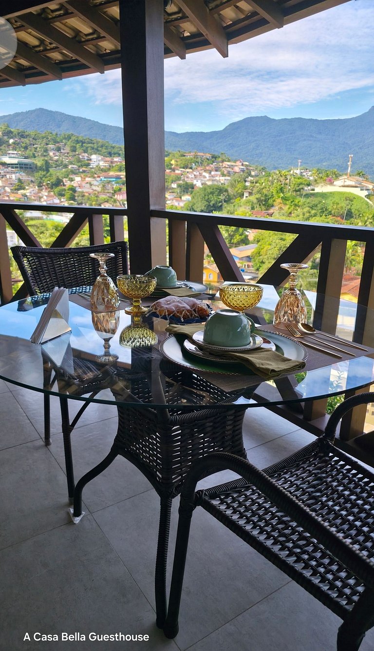 Suíte 01 - Piso Superior com Vista Mar e Montanha