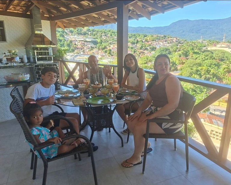 Suíte 01 - Piso Superior com Vista Mar e Montanha