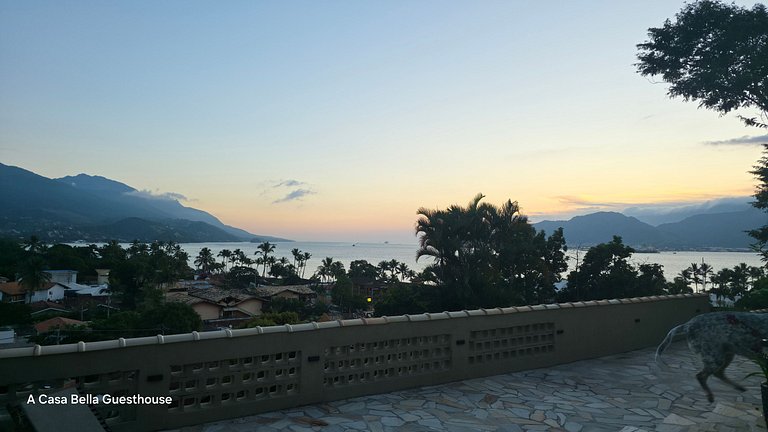 Suíte 01 - Piso Superior com Vista Mar e Montanha