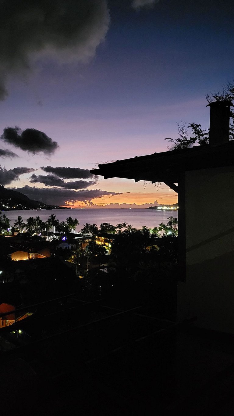 Suíte 01 - Piso Superior com Vista Mar e Montanha