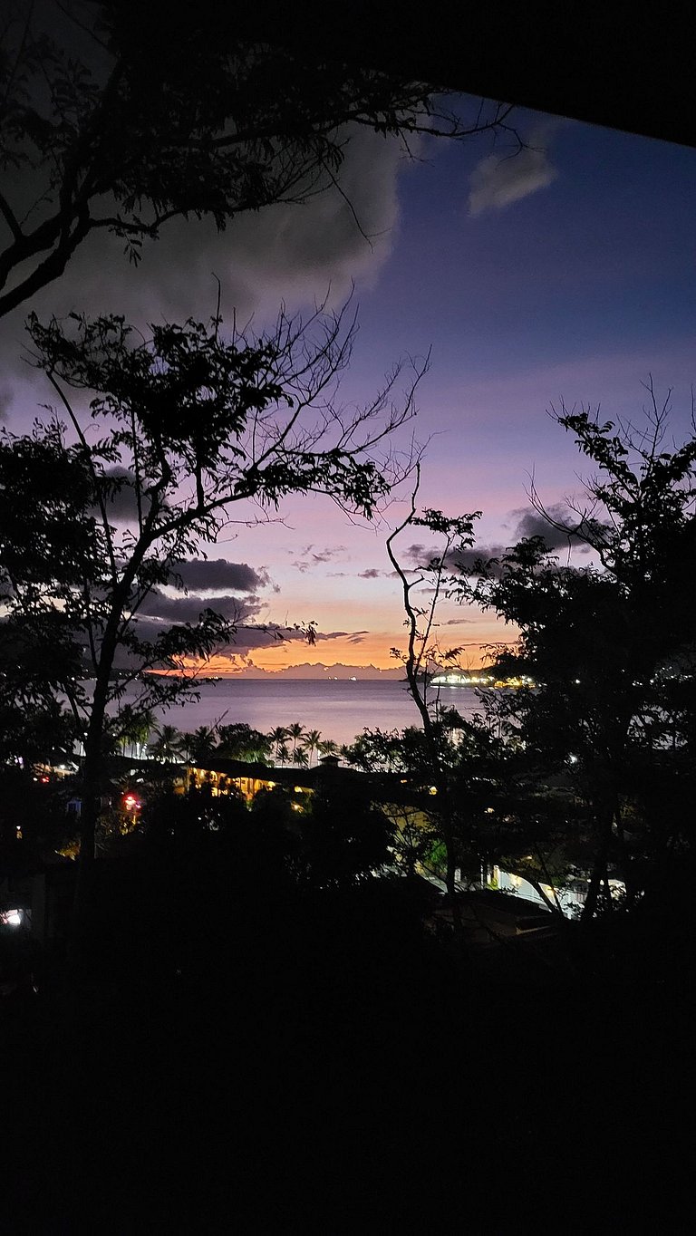Suíte 01 - Piso Superior com Vista Mar e Montanha