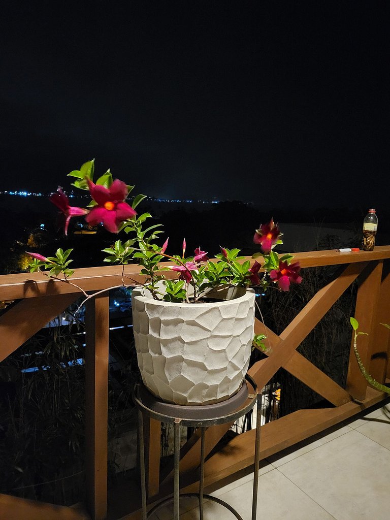 Suíte 01 - Piso Superior com Vista Mar e Montanha